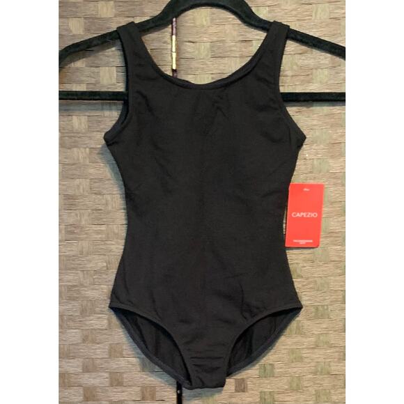 Girls Basic Leotard- Size Medium - Picture 3 of 3